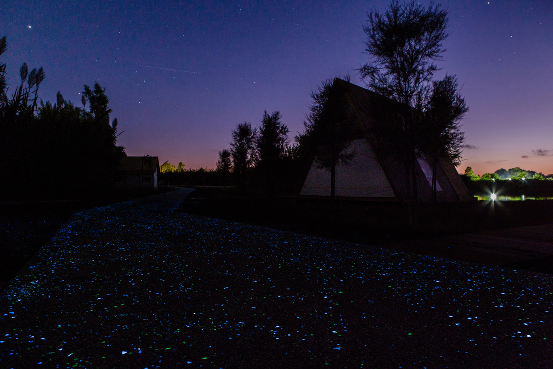 Alla scoperta della pista luminescente più lunga del Mondo